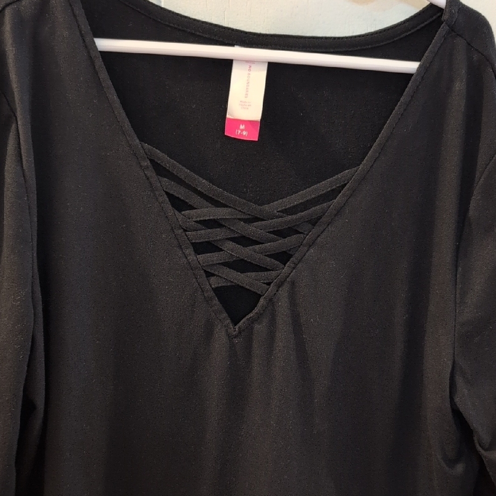 No Boundaries Black Crisscross Top - Picture 3 of 11